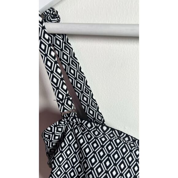 DKNY Women's Black & White Geometric Print Adjustable Strap One Piece Swimsuit L - Picture 7 of 13